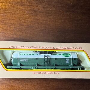 IHC Union Carbide Chemicals HO Scale Tanker Train Car (New)